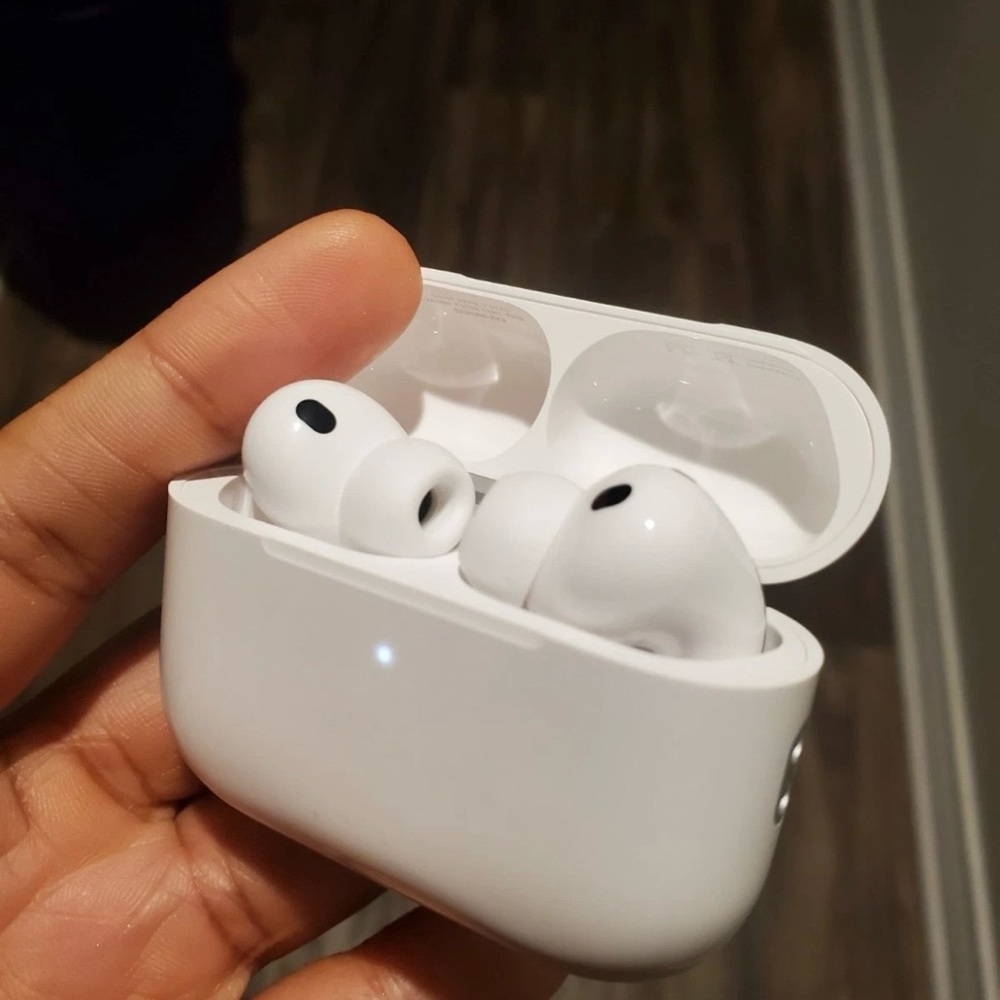 Apple White Wireless Earbuds